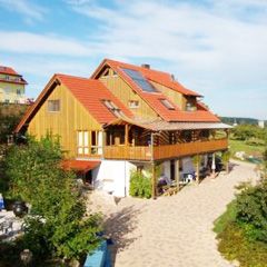 Holzblockhuser auf einem kleinen Ferienhof - willkommen in Krautheim