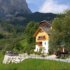 Ferien auf dem Jusciarahof - in Gadertal - Alta Badia - im sonnigen Südtirol